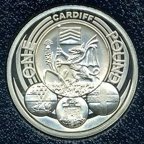Геральдический герб города Кардифф, КАРДИФФ вверху, ОДИН слева, ФУНТ справа, гербы Белфаста, Эдинбурга и Лондона внизу.
