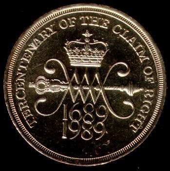 Переплетенные буквы W и M с булавой, шотландская корона вверху, 1689 и 1989 годы внизу 300-ЛЕТИЕ ПРЕТЕНЗИИ НА ПРАВО вверху
